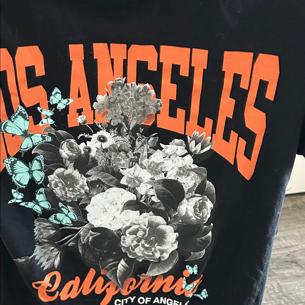 Woman graphic tee - Picture 3 of 4